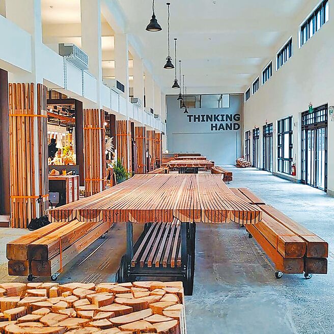 台北市议员李明贤调阅资料发现，南港瓶盖工厂委外经营至今，居然仅有1个月有获利，总累积亏损达到2659万元，图为南港瓶盖工厂内部。（南港瓶盖工厂台北制造所提供／陈薏云台北传真）