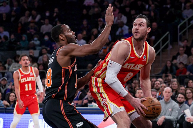 刚结束澄清期的贾林纳利(右)加盟塞尔提克。(路透资料照)