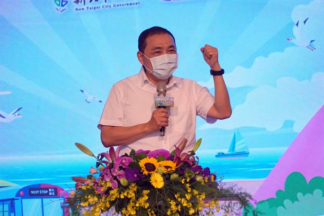 侯友宜11日現身彰化與王惠美共宣傳《遊國旅 跨雙城》，面對記者現場提問林佳龍參選新北有何看法時表示，他歡迎任何真心愛新北的人，不過要承擔責任也要對新北市有相當了解。(吳建輝攝)