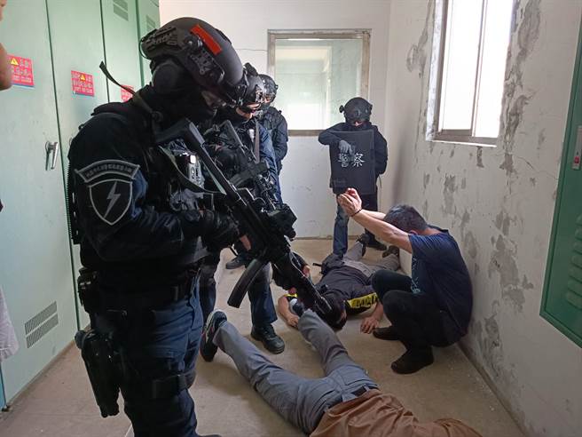桃市警防恐升級辦演練強化案件應變能力。(警方提供／呂筱蟬桃園傳真)