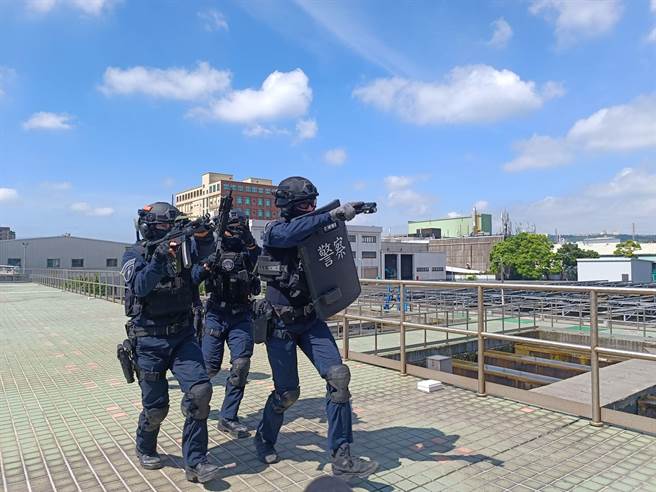 桃市警防恐升級辦演練強化案件應變能力。(警方提供／呂筱蟬桃園傳真)