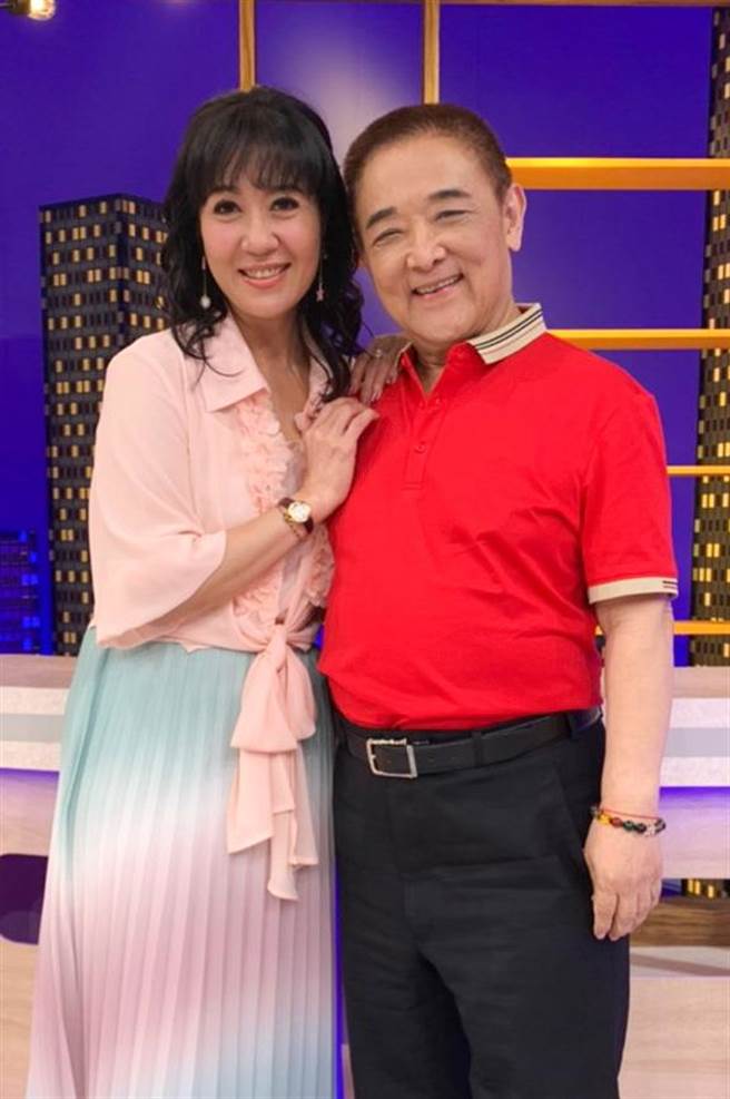 林姿佑（左）、小亮哥结婚多年。（卫视中文台提供）