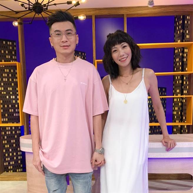 周宜霈（右）不商量就直接订结婚登记日，害老公阿廖师（左）求婚计画差点泡汤（卫视中文台提供）