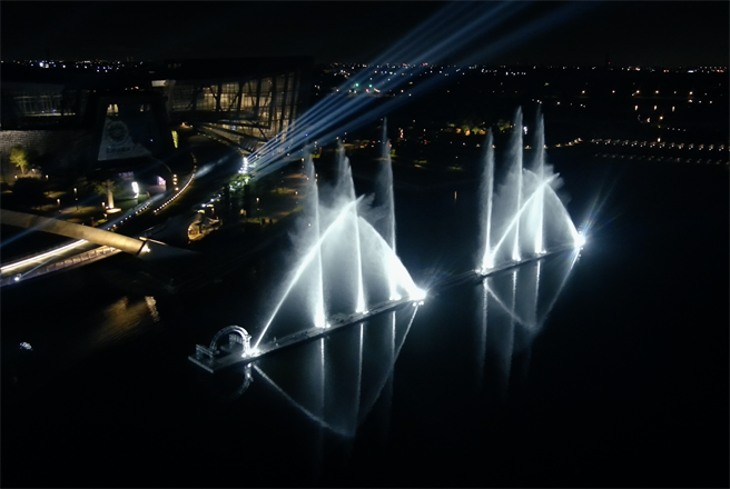 故宮南院以悼念台灣永遠的摯友為題，今（11日）、明（12日）兩天，水舞及雷雕水幕投影將在晚間9點至9點半加演紀念場，藉此追思安倍晉三。（故宮南院提供∕呂妍庭嘉義傳真）