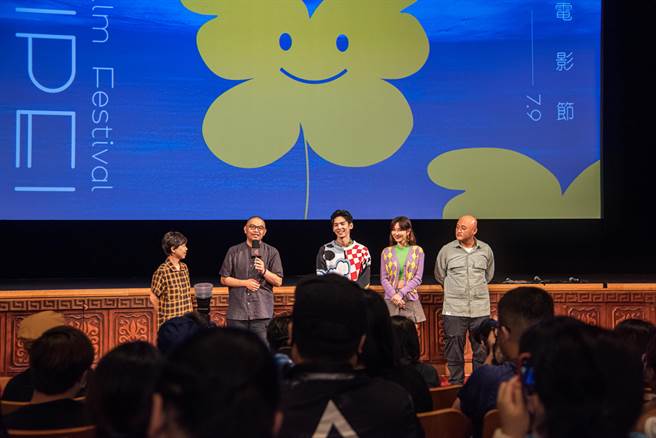 导演陈慧翎、李俊宏与林柏宏、曾莞婷、监制周铨。（Netflix提供）