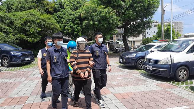 尤姓兄弟涉嫌抢夺，遭警方逮捕到案。（警方提供）