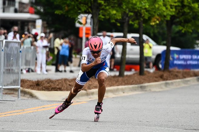 2022伯明罕世界运动会郭立阳选手参加滑轮溜冰男子公路100公尺争先赛全力拼搏。（体育署提供）