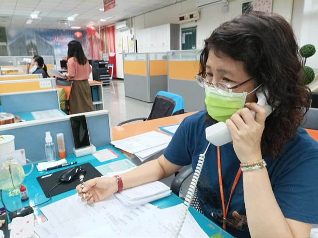 台南市民政局11日陆续接获户政事务所反应民眾接获诈骗电话，骗取个资，紧急呼吁民眾勿上当。（台南市民政局提供／程炳璋台南传真）