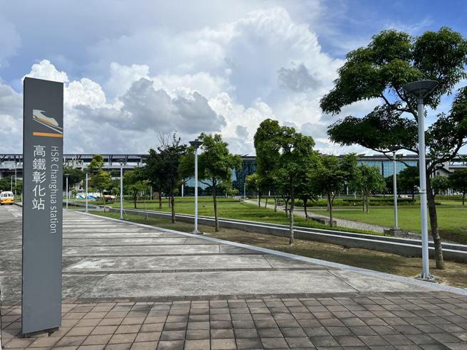 （宝鸿建设去年8月在彰化高铁特区推出「宝鸿高铁湛」别墅案，今年中已完销。图／业者提供）