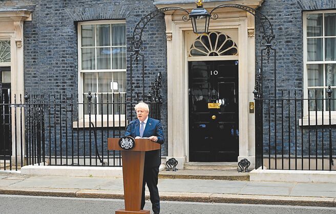 英国首相强森宣布辞职后，所属保守党群雄并起，9、10日先后有5人宣布投入党魁竞争，使参选人数曾加到9位。（新华社）