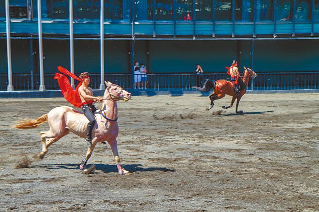 培育汗血寶馬的陸企野馬集團，期盼能建立汗血寶馬的專屬競速賽事。（吳泓勳攝）