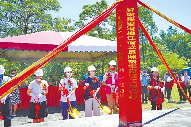 屏东「里港住宿式长照机构」工程10日动土，预计2024年完工，届时服务范围将扩至高雄美浓。（谢佳潾摄）