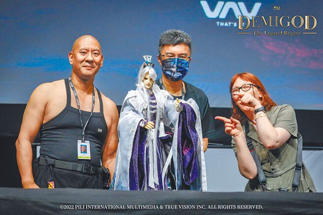 电影《素还真》前进瑞士纽沙特影展，素还真戏偶也现身座谈会。（霹雳提供）