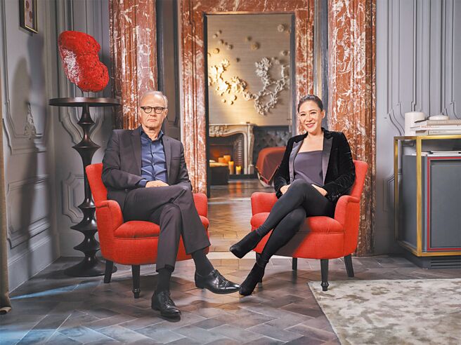 珠寶藝術家趙心綺（右）邀請荷蘭國際級建築藝術家Tom Postma攜手設計倫敦藝博會的展櫃。（CINDY CHAO提供）