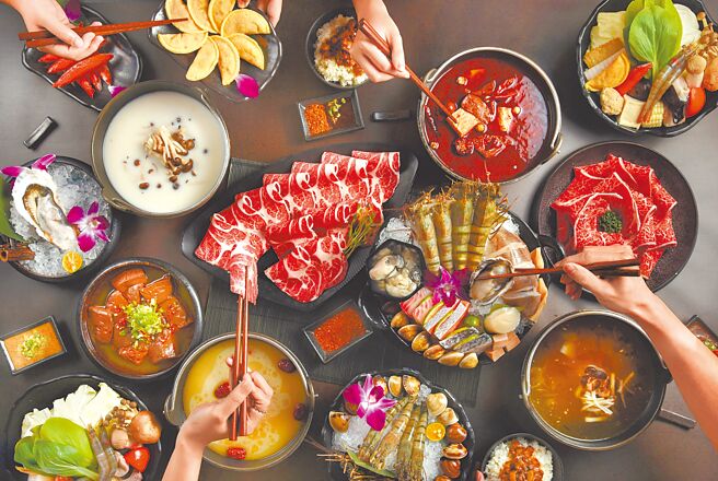 筑间欢庆新门市开幕，消费者凭券可免费兑换肉盘、海鲜等10选1。（筑间提供）