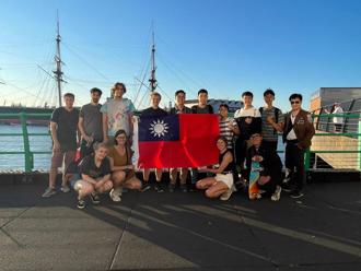 成大「虱目魚號」參加歐洲潛艇賽 大會臉書秀國旗