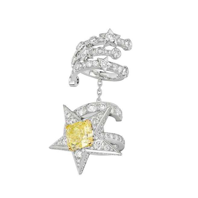 香奈兒1932頂級珠寶系列Comete Infinie雙環戒，如彗星纏繞手指，1858萬9000元。（CHANEL提供）