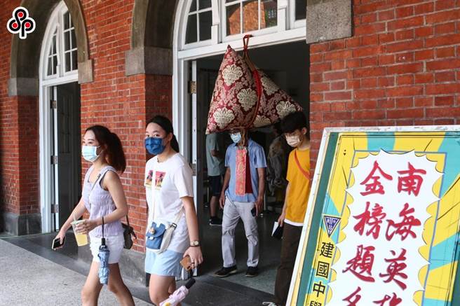 首屆分科測驗今(12)日展開第二天考程，考科都是社會科。圖為建國中學考場情況。(本報資料照)