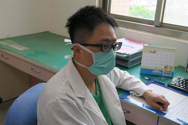 李忠怀强调，一般来说鱼刺等异物在食道、胃、直肠等可以用内视镜取出，切勿听信偏方以免造成更严重后果，所以还是要小心，必要时一定要尽速就医。（院方提供／吴建辉彰化传真）