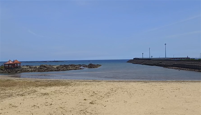 54歲呂姓男子昨日下午與家人前往新北市貢寮區澳底外海玩SUP立槳，在前往被暱名為金銀島時遭海流衝襲