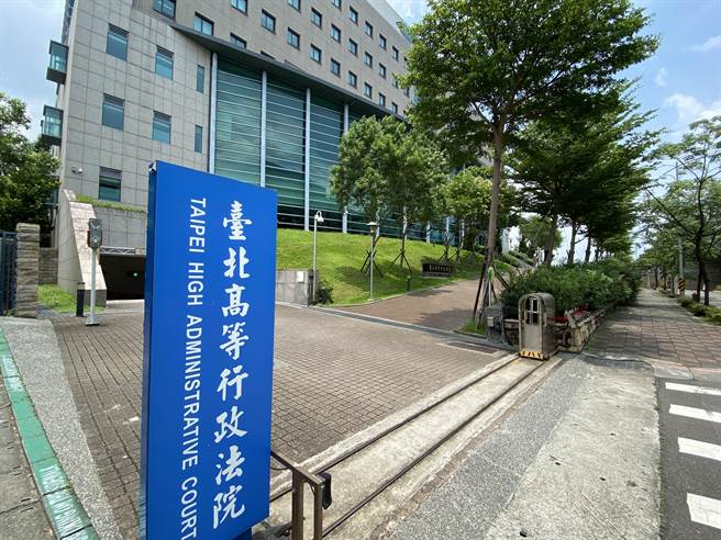 前年金融监督管理委员会保险局杨姓稽核遭发现2个月内16次打卡上班后，却到其他单位「摸鱼」，保险局将他登记旷职3天2小时并扣除3天俸给，他不服提告遭驳回。（本报资料照片）