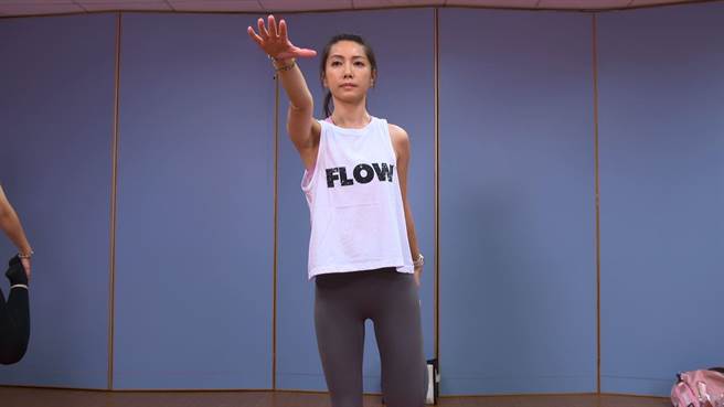 林韦君剧中重拾最爱的瑜伽。（民视提供）