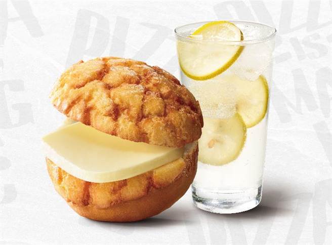 Pizza Hut EXPRESS推「冰火菠蘿」及「鹹檸七」等小點心，號稱可嘗到正宗港味。（必勝客提供）