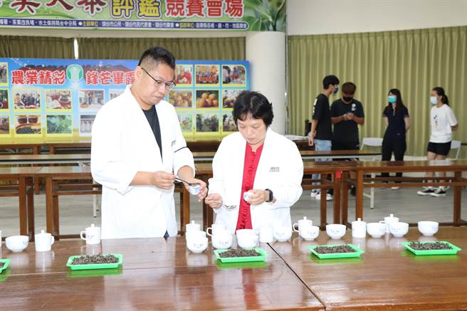 东方美人茶评鑑现场。（苗栗县府提供／李京升苗栗传真）