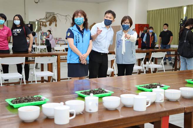 苗栗县副县长邓桂菊等人到场关心评鑑情况。（苗栗县府提供／李京升苗栗传真）