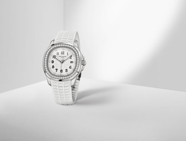 百达翡丽海底探险家Aquanaut Luce编号5267 200A-010 女表，白色表盘款。（Patek Philippe提供)