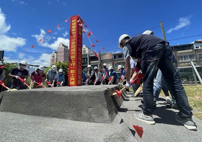 台东县政府新建「台东市儿少家庭福利馆」，今天举行动土仪式，预计3年后完工。（庄哲权摄）
