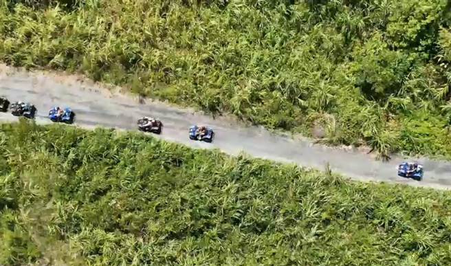 暑假到來，水上活動盛行，宜蘭縣南澳鄉南澳南溪漂漂河、沙灘車遊憩活動，引發部落居民反彈，恐威脅河道沿岸部落居民財產及破壞野生動植物生態，南澳鄉武塔村遂於11日晚間召開聯合部落會議，約60逾人出席，以舉手表決方式，52票比0票，全力反對漂漂河、沙灘車2項遊憩開發行為。（民眾提供／吳佩蓉宜蘭傳真）