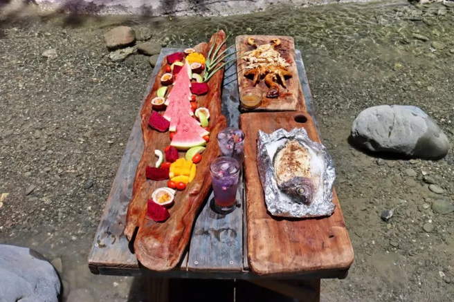 野溪餐桌提供各式精致的餐饮，让人既饱足又好玩。（图片提供：Paul Chi）