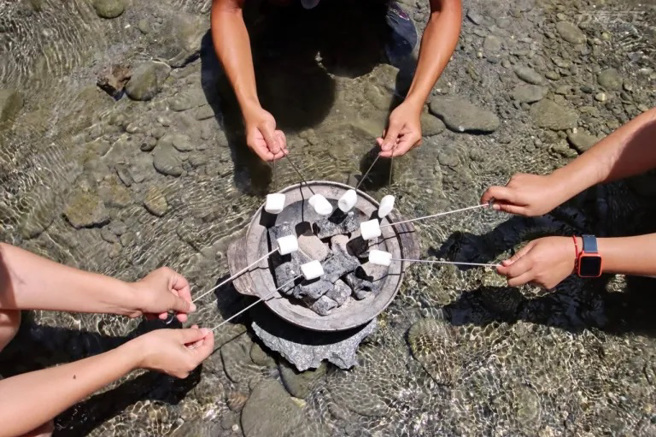 餐后还可以体验烤麻糬DIY，自已动手烤美味更加分。（图片提供：Paul Chi）