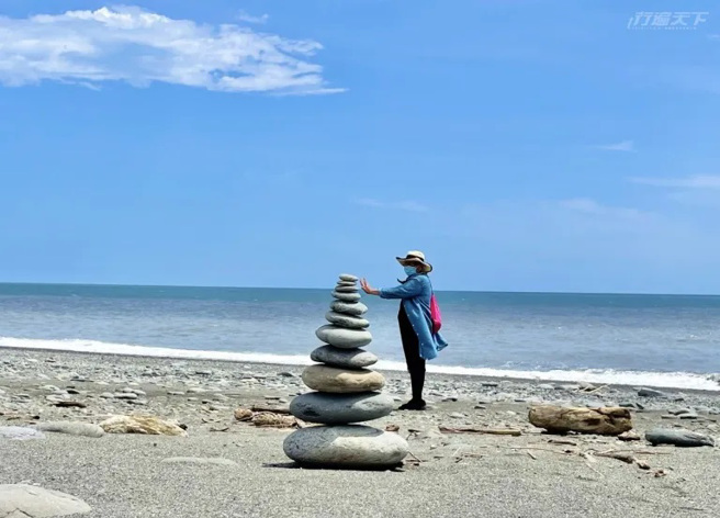 金崙沙滩与隧道。（图/ 行遍天下）