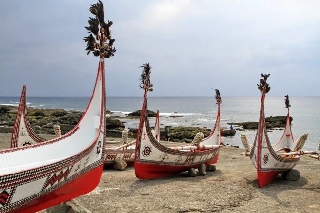 拼板舟。（图/ 行遍天下）