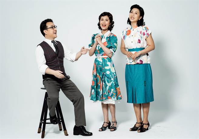 江翊睿（左起）、朱海君、赖佩如演出《四月望雨》（音乐时代剧场提供／拍摄李东阳)