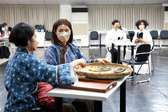 朱海君为《四月望雨》彩排。（音乐时代剧场提供)