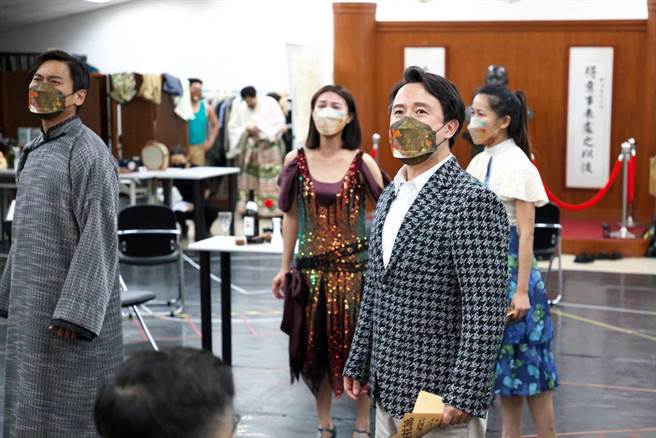 江翊睿为《四月望雨》彩排。（音乐时代剧场提供)