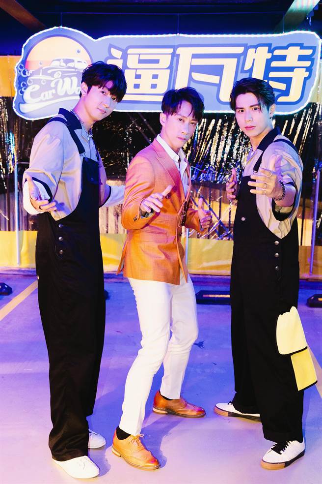 陈汉典客串「大老板」，为许书豪MV增添不少笑果。(华纳音乐提供)