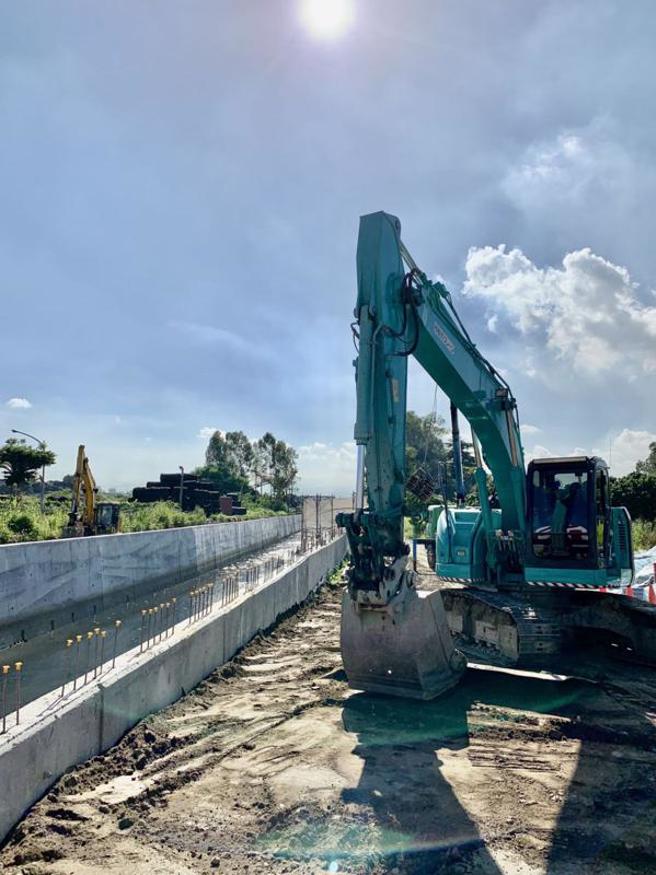 高雄市大寮拷潭地区长年淹水，高雄市政府争取中央经费，投入新台币4亿整治拷潭排水，镇潭路至保福宫下游附近，渠道由5公尺拓宽至14公尺，工程分3期，预计112年完工。（图/ 中央社）