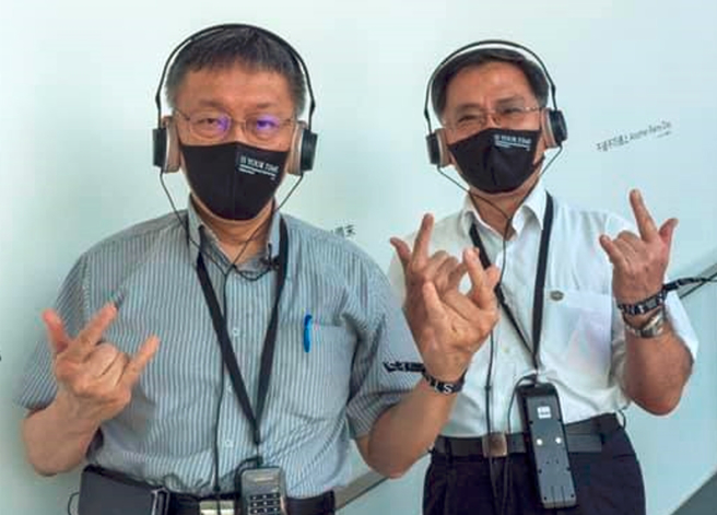 柯文哲(左)被绿营侧翼攻击，暗指是带蔡炳坤(右)应酬导致中风的凶手。（图／取自蔡炳坤脸书）