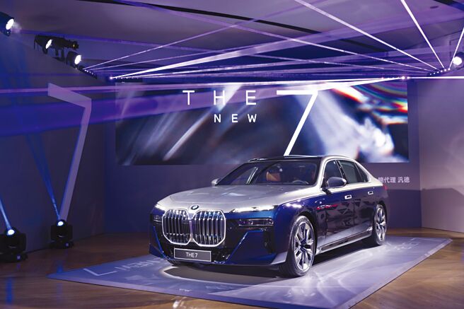 BMW新車大量到港交車，挹注汎德永業第二季營收攻頂，下半年將有全新7系列豪華轎車等新車接力上市。圖／業者提供