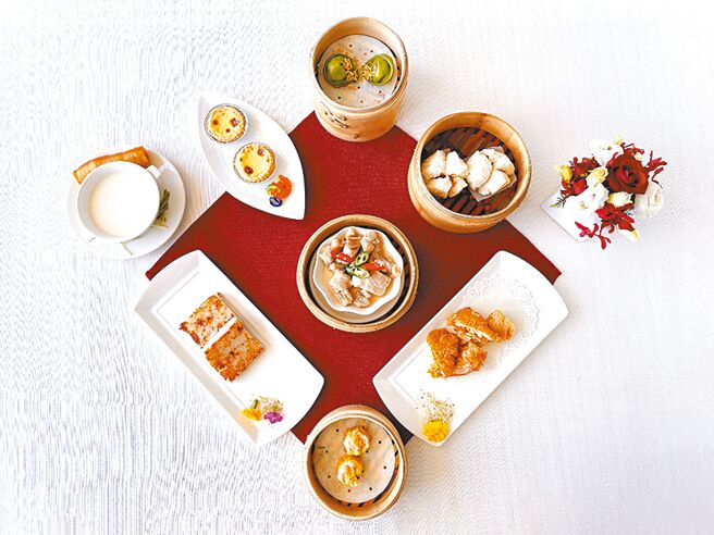 高雄國賓飯店推出雙人港點套餐799元，內用、外帶皆可，免費加贈皮蛋瘦肉粥。圖／業者提供