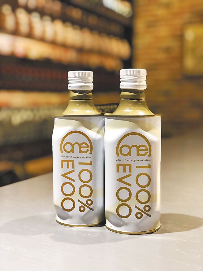 ONE 200°C熱炒專用100％初榨冷壓橄欖油，680元。（ONE Gourmet提供）
