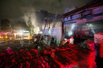 新店廢紙回收廠暗夜大火  2外籍移工嗆傷送醫