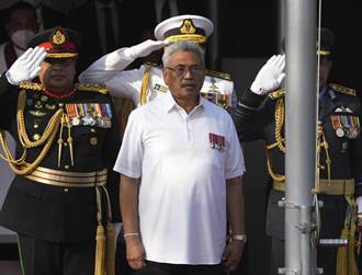斯里蘭卡總統搭軍機逃往馬爾地夫 家族統治告終