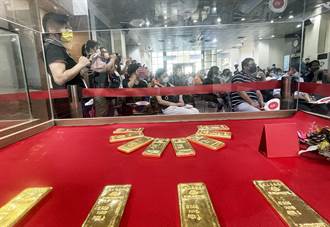 史上最大黃金拍賣！27條黃金拍定價4513萬 情侶檔一口氣買14條