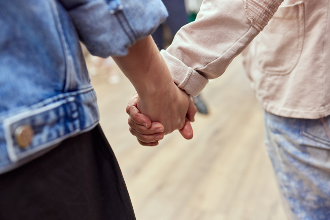 一名女网友因生活有困难急需用钱，她向男友借几千块应急，男友以借钱会破坏感情为由拒绝，她为此大哭一场，有了想分手念头。（图／示意图，达志影像）