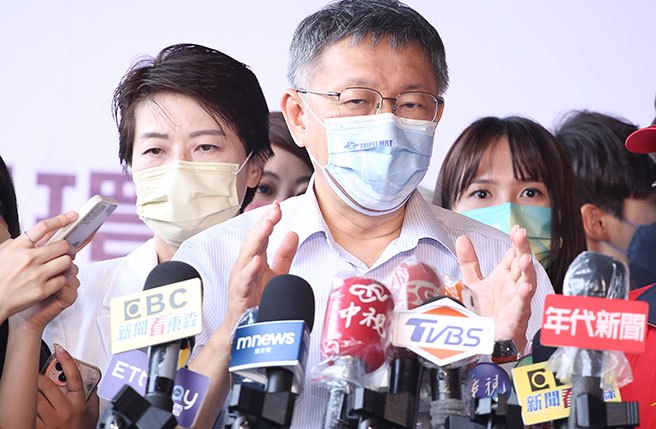 台北市长柯文哲（见图），13日出席111年上半年度环南市场环境整洁评比颁奖典礼，访问时透露副市长蔡炳坤生命安全方面没问题，但要再观察三天，才能判断蔡炳坤的神经损伤程度。（陈俊吉摄）